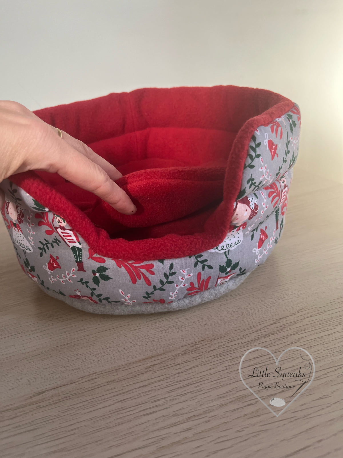 Christmas Cuddle Cup - Guinea Pig Bed/Hide (Nutcracker-Silver)