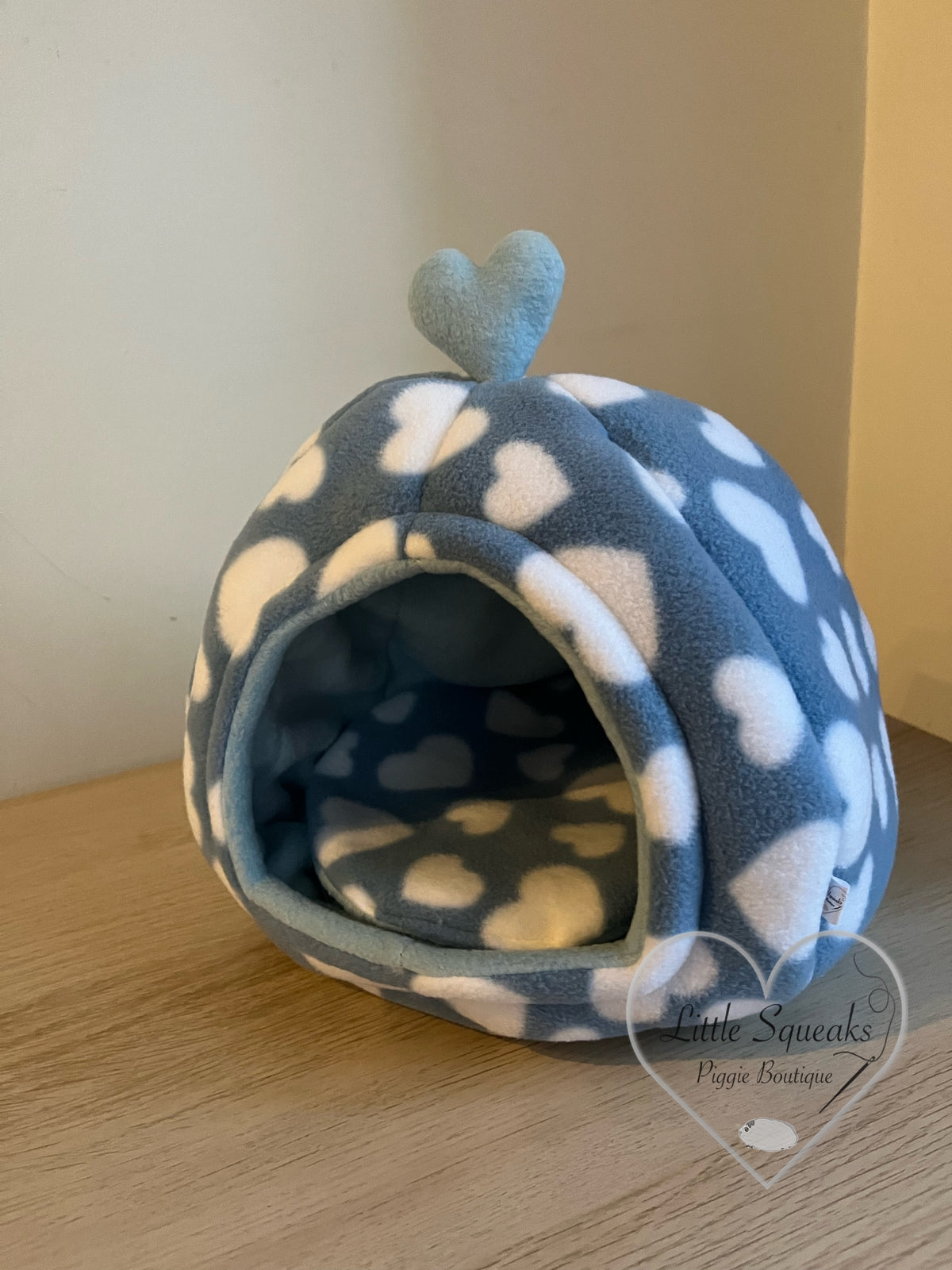 Blue Hearts Cosy Pod - Guinea Pig Bed/Hide