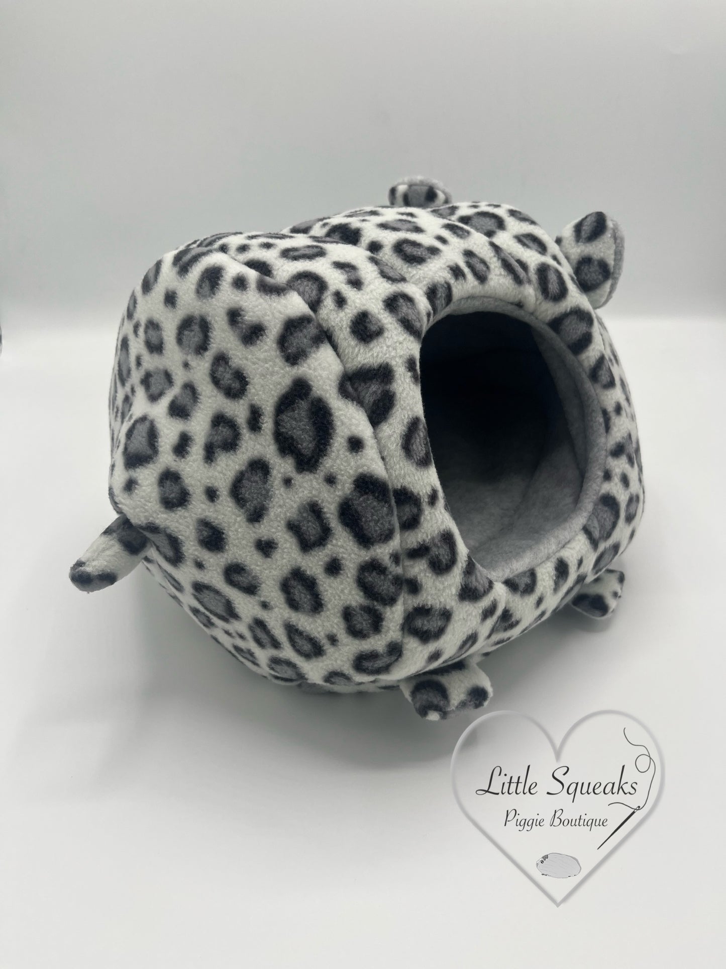 Snow Leopard novelty bed/hide for Guinea Pigs
