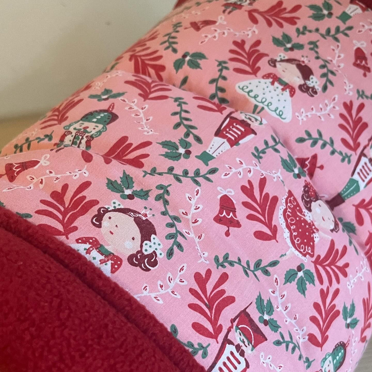 Christmas Cuddle Tunnel with Pee Pad - Guinea Pig Bed/Hide (Nutcracker-Pink)