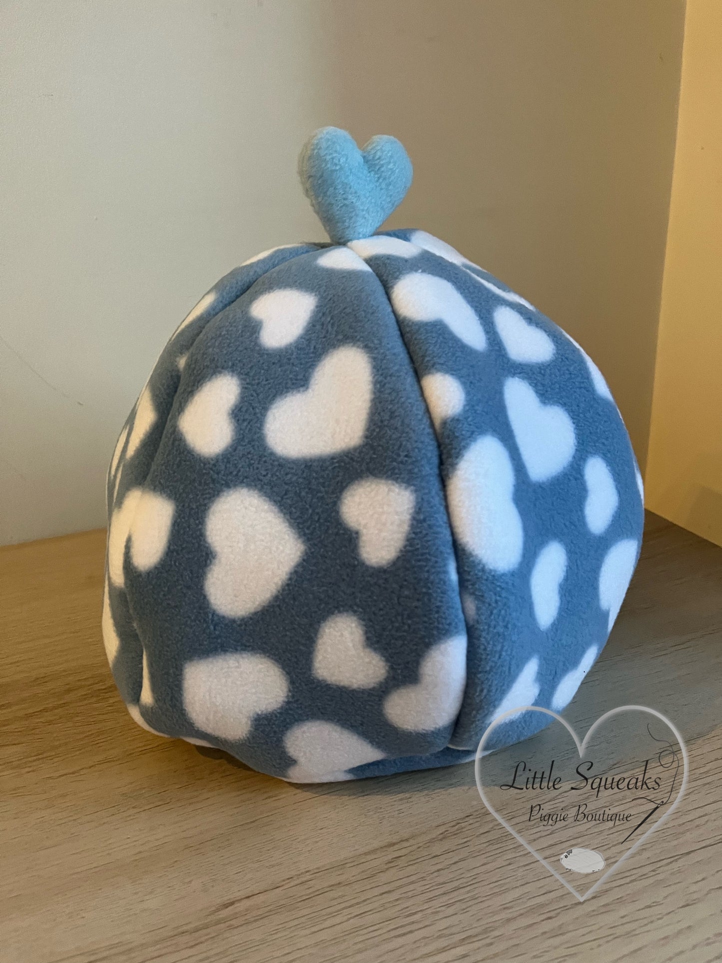 Blue Hearts Cosy Pod - Guinea Pig Bed/Hide