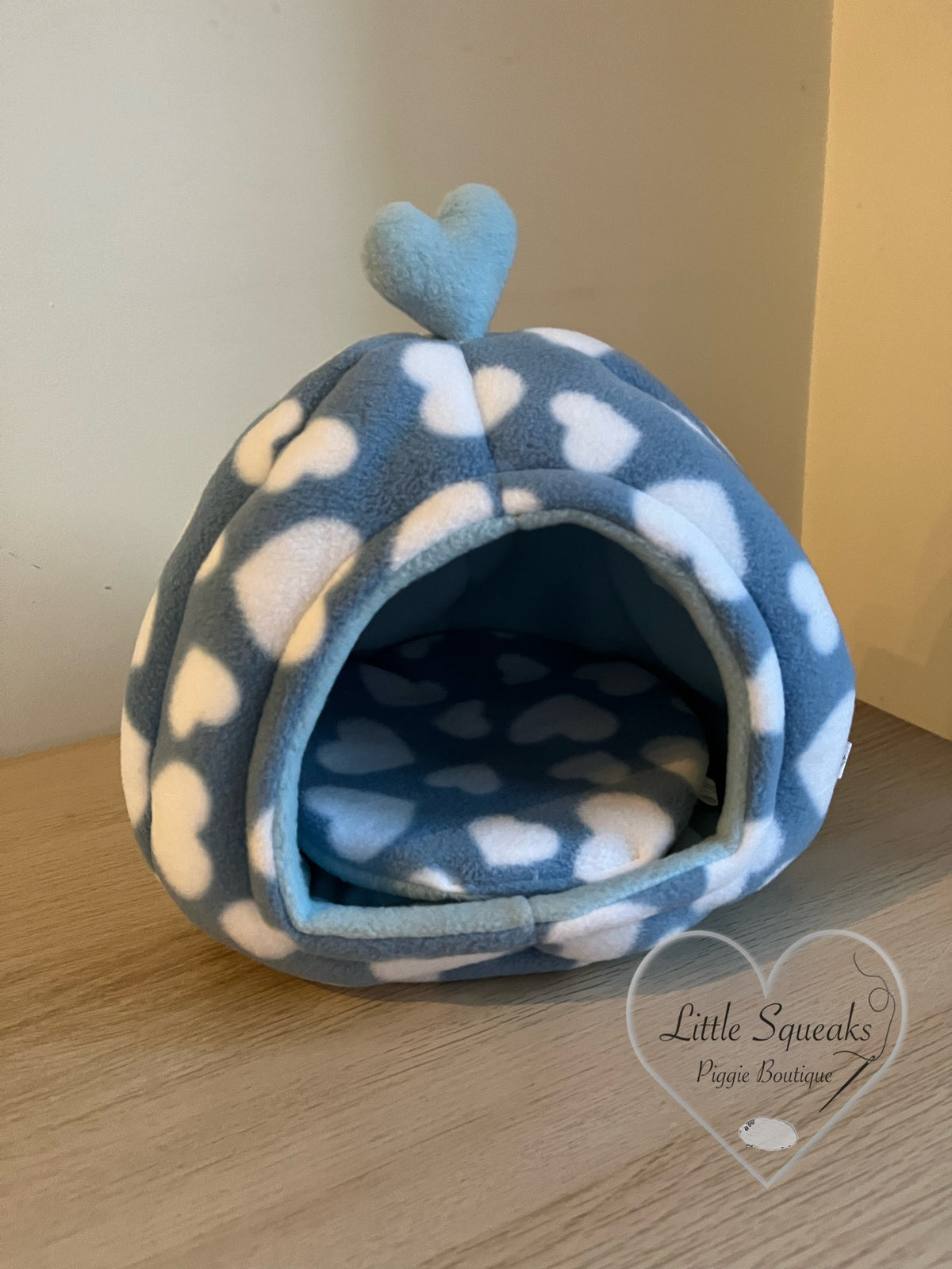 Blue Hearts Cosy Pod - Guinea Pig Bed/Hide