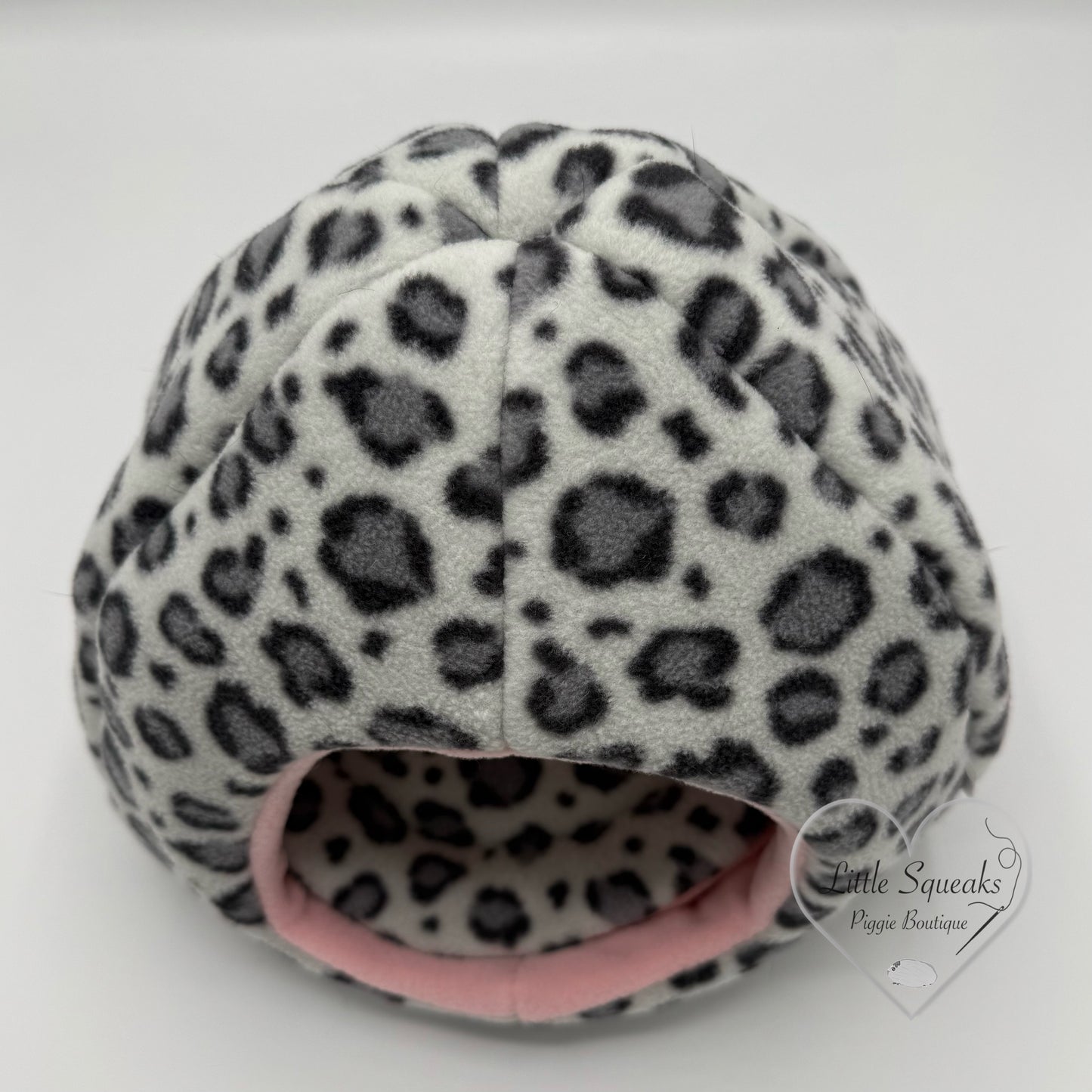 Snow Leopard Cosy Pod - Guinea Pig Bed/Hide