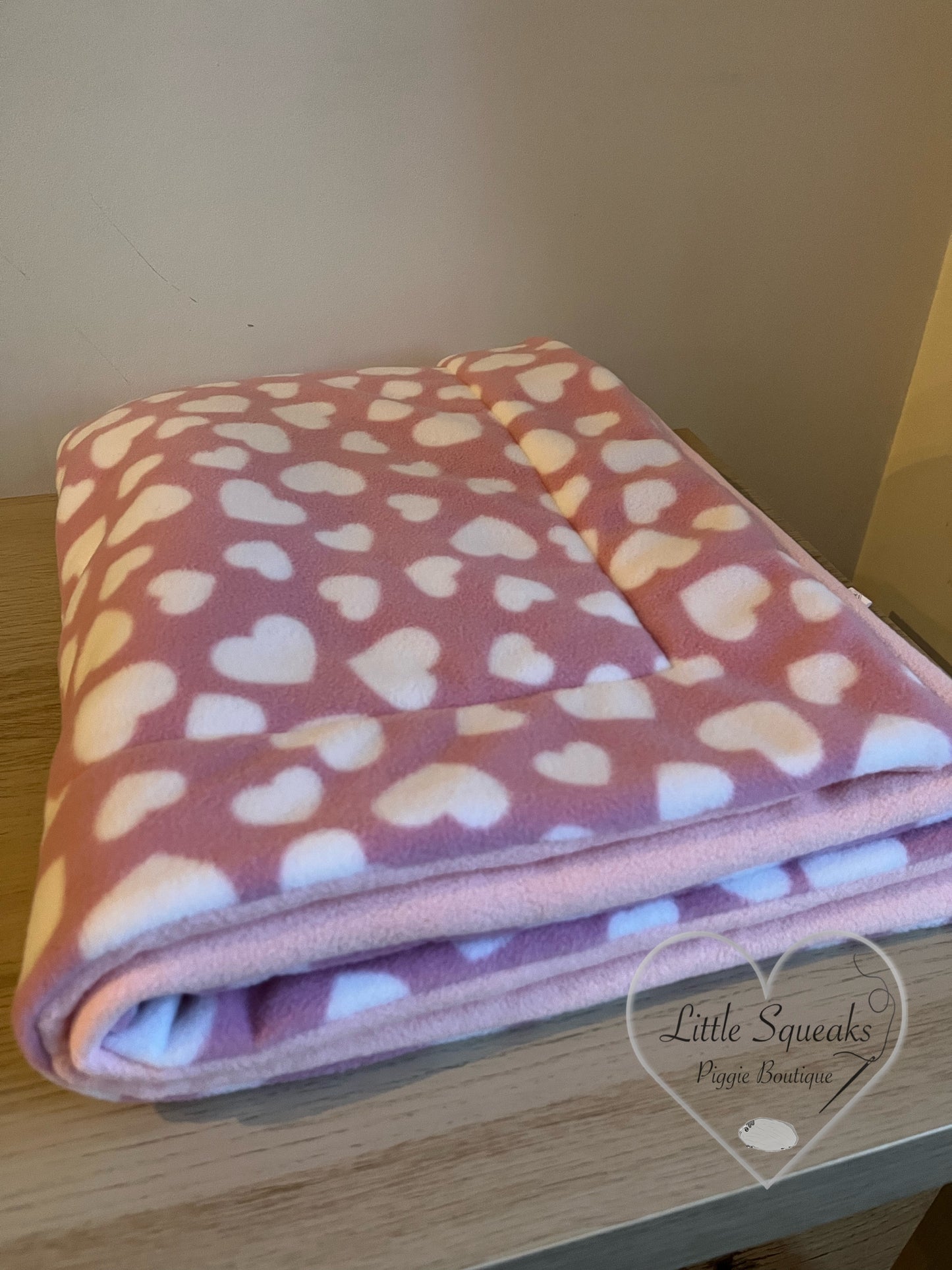 Fleece Cage Liner for Guinea Pigs - Pink Hearts