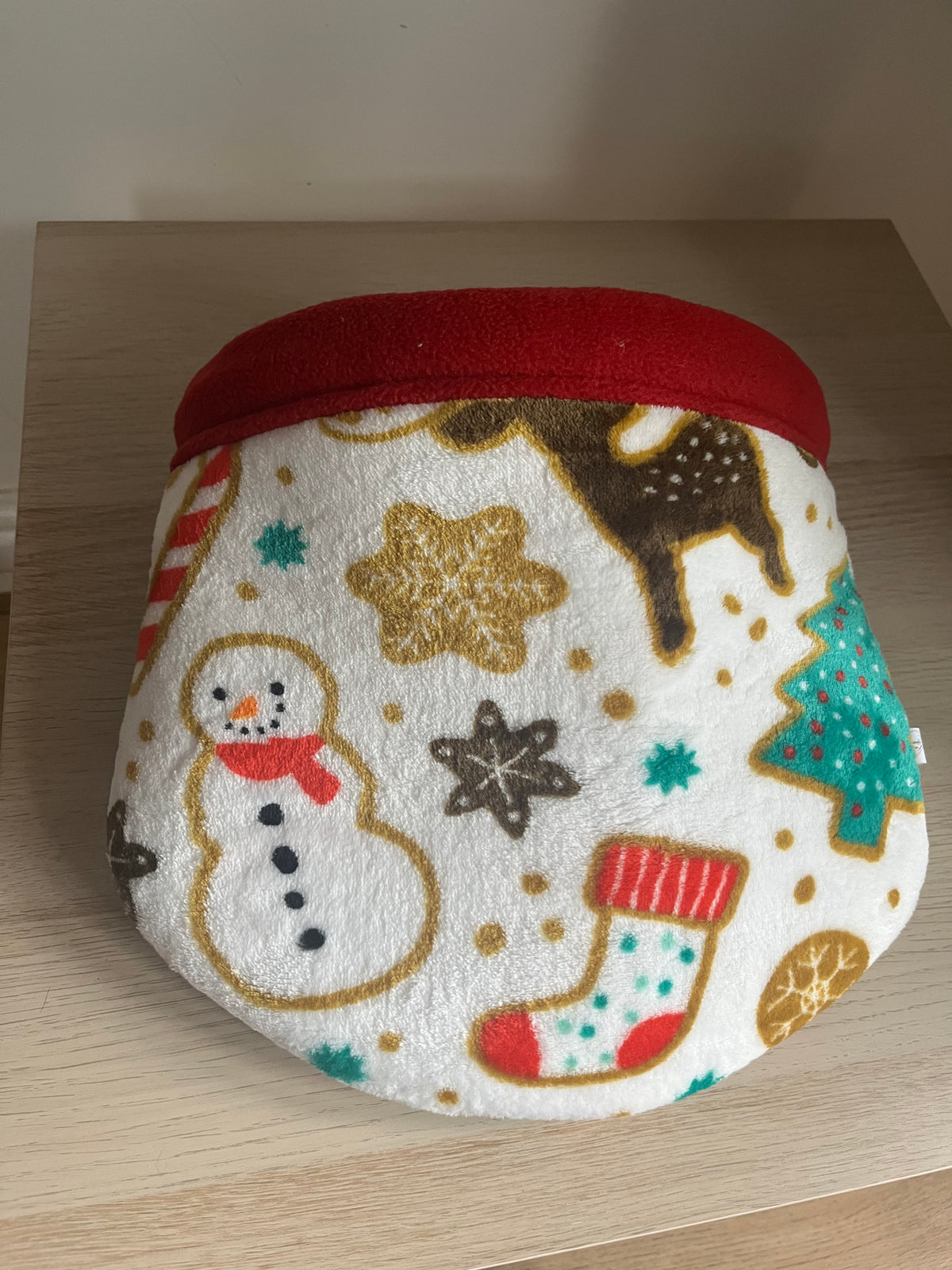 Christmas Stay Open Snuggle Sack - Guinea Pig Bed/Hide (White Christmas)