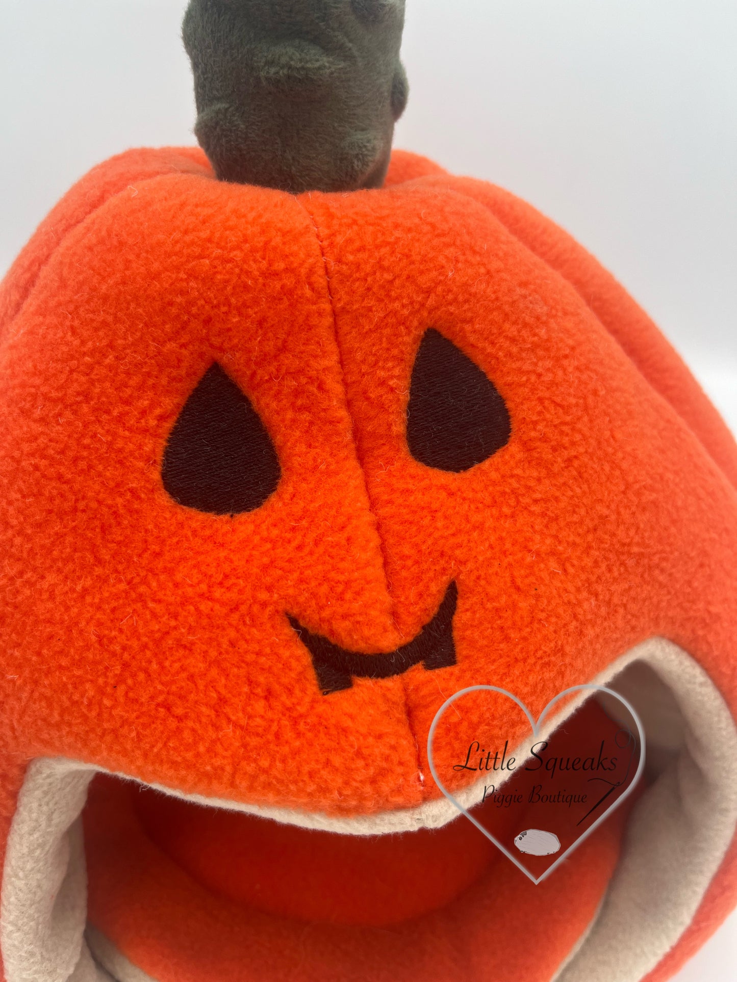 Pumpkin - Halloween Guinea Pig Bed/Hide