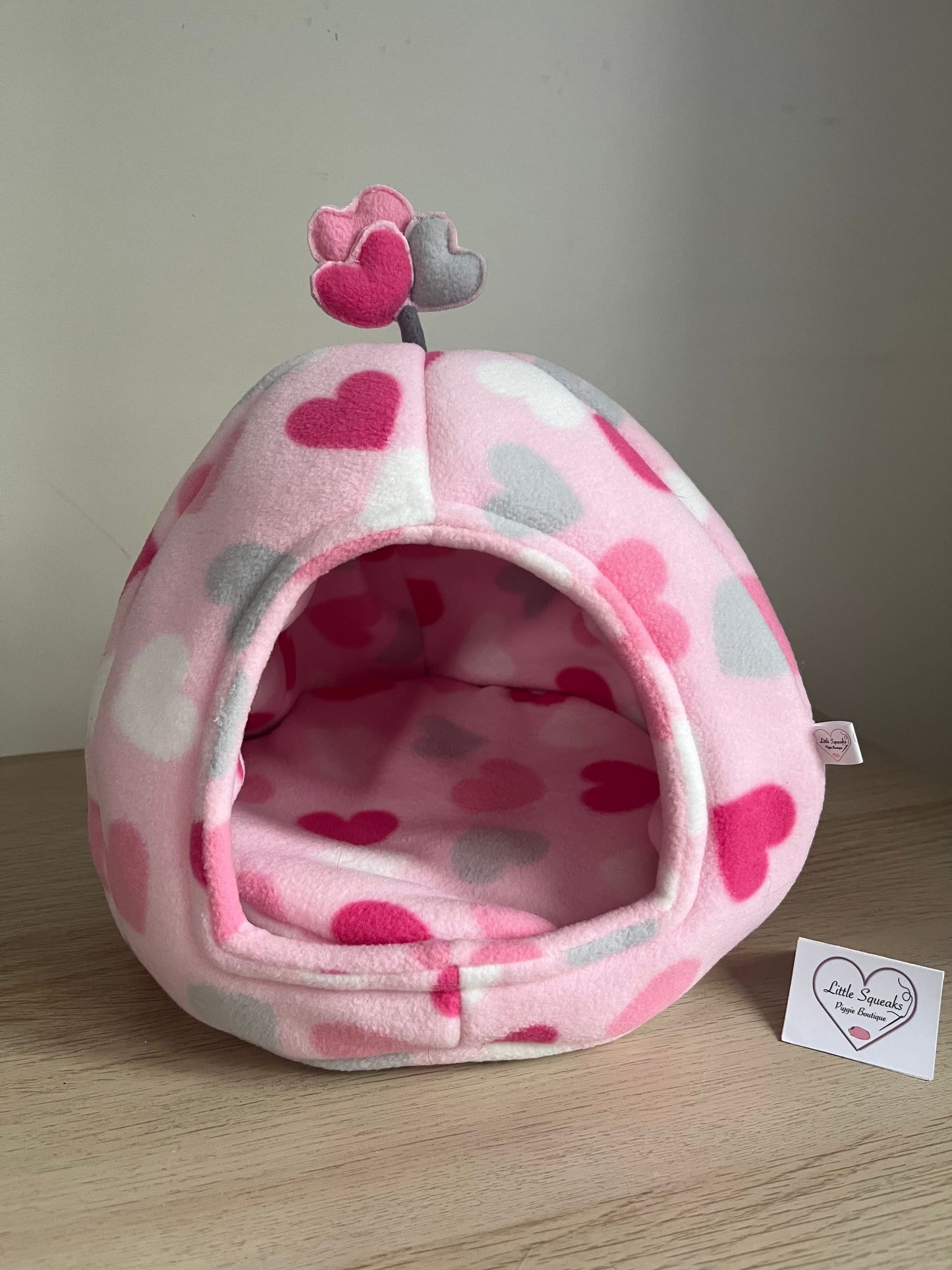 Love Hearts Cosy Pod - Guinea Pig Bed/Hide