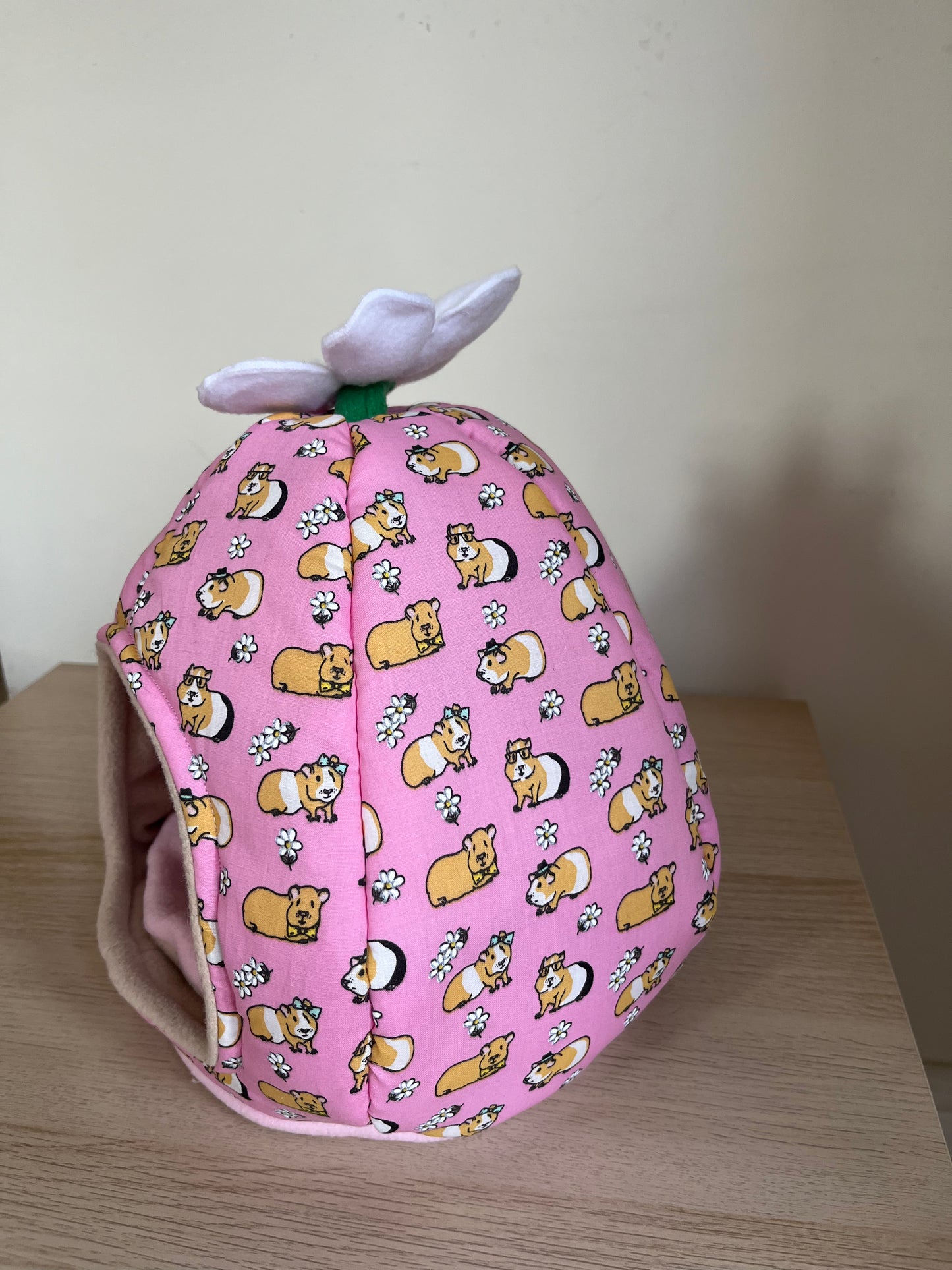 Pink Guinea Pig Cosy Pod - Guinea Pig Bed/Hide