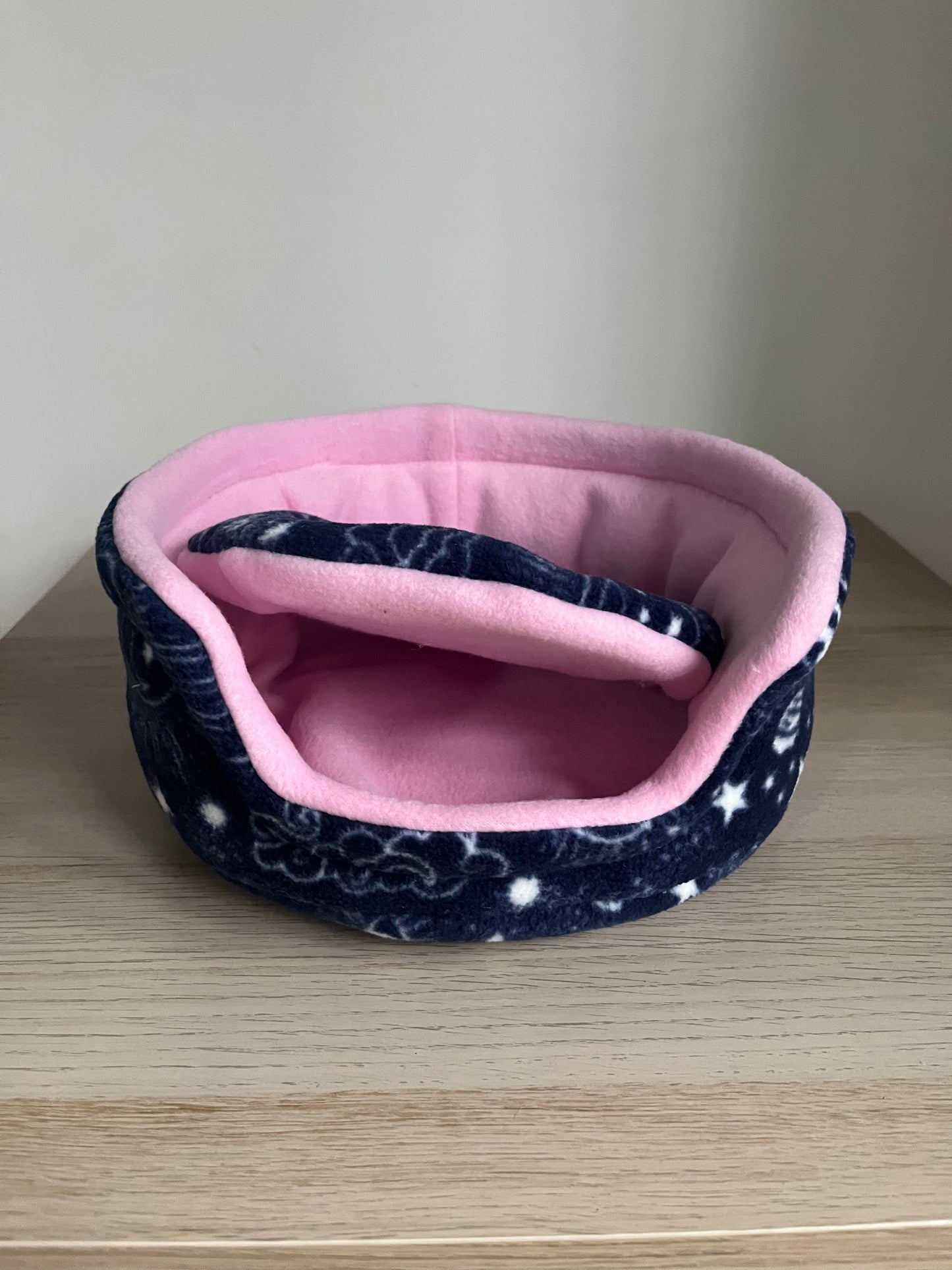 Zodiac Cuddle Cup - Guinea Pig Bed/Hide
