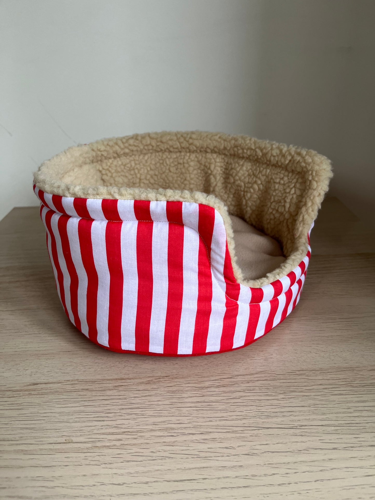 Popcorn Cuddle Cup - Guinea Pig Bed/Hide