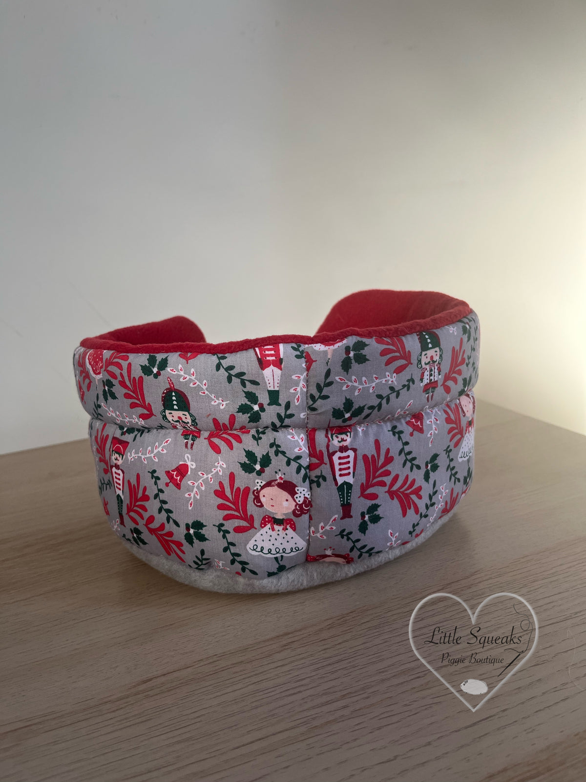 Christmas Cuddle Cup - Guinea Pig Bed/Hide (Nutcracker-Silver)