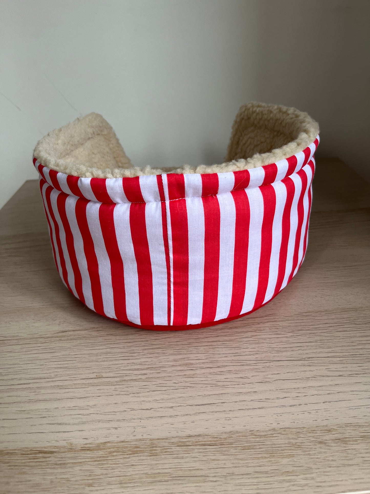 Popcorn Cuddle Cup - Guinea Pig Bed/Hide