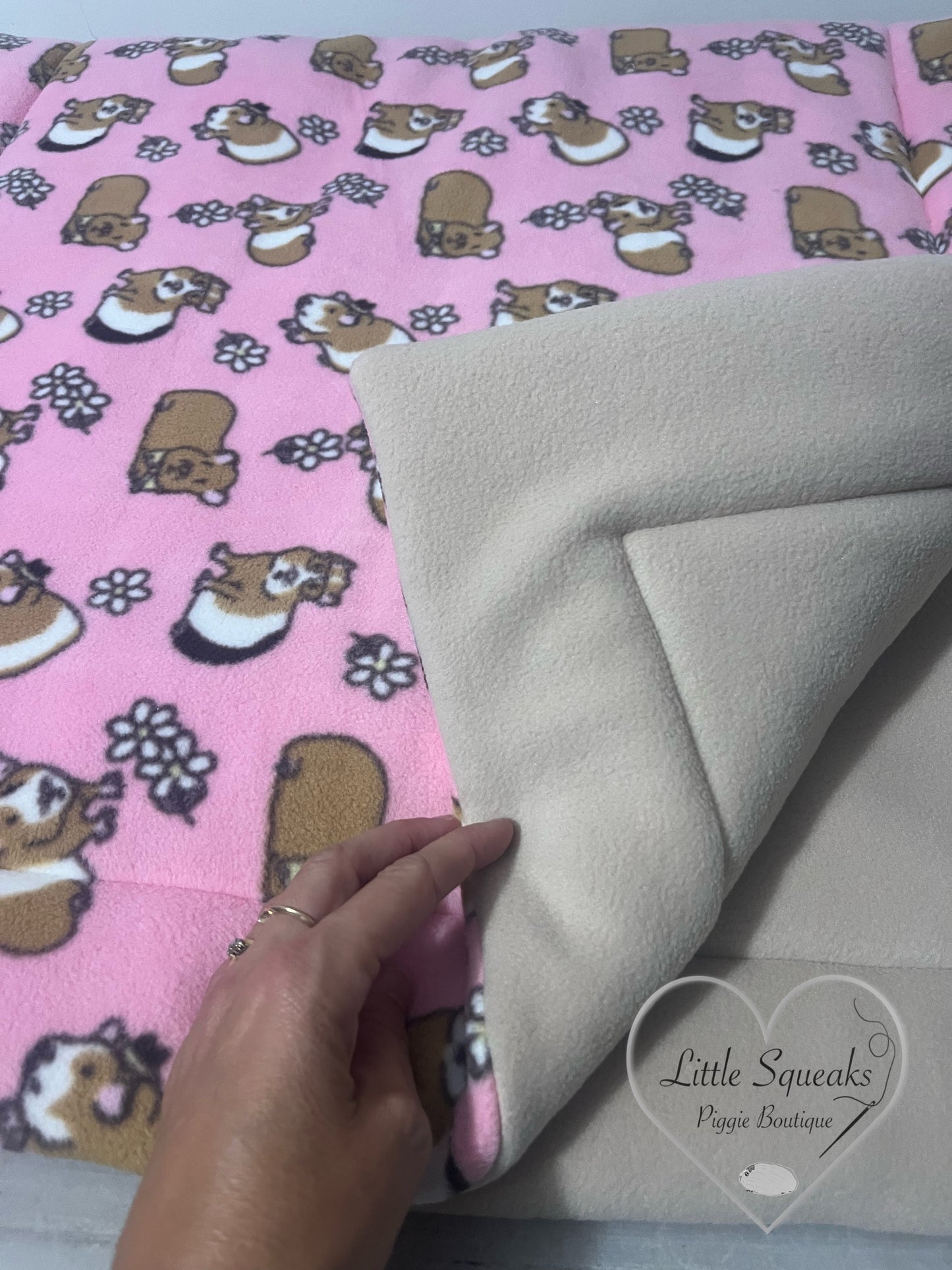 Fleece Cage Liner for Guinea Pigs - Pink Guinea Pigs