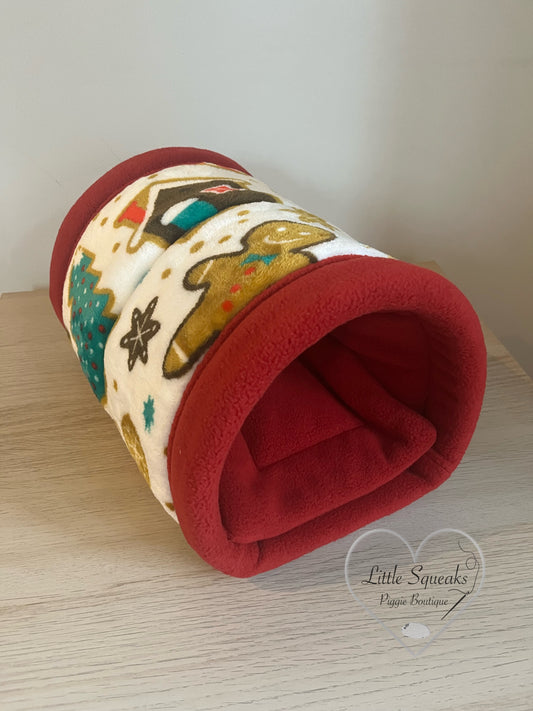 Christmas Cuddle Tunnel with Pee Pad - Guinea Pig Bed/Hide (White Christmas)