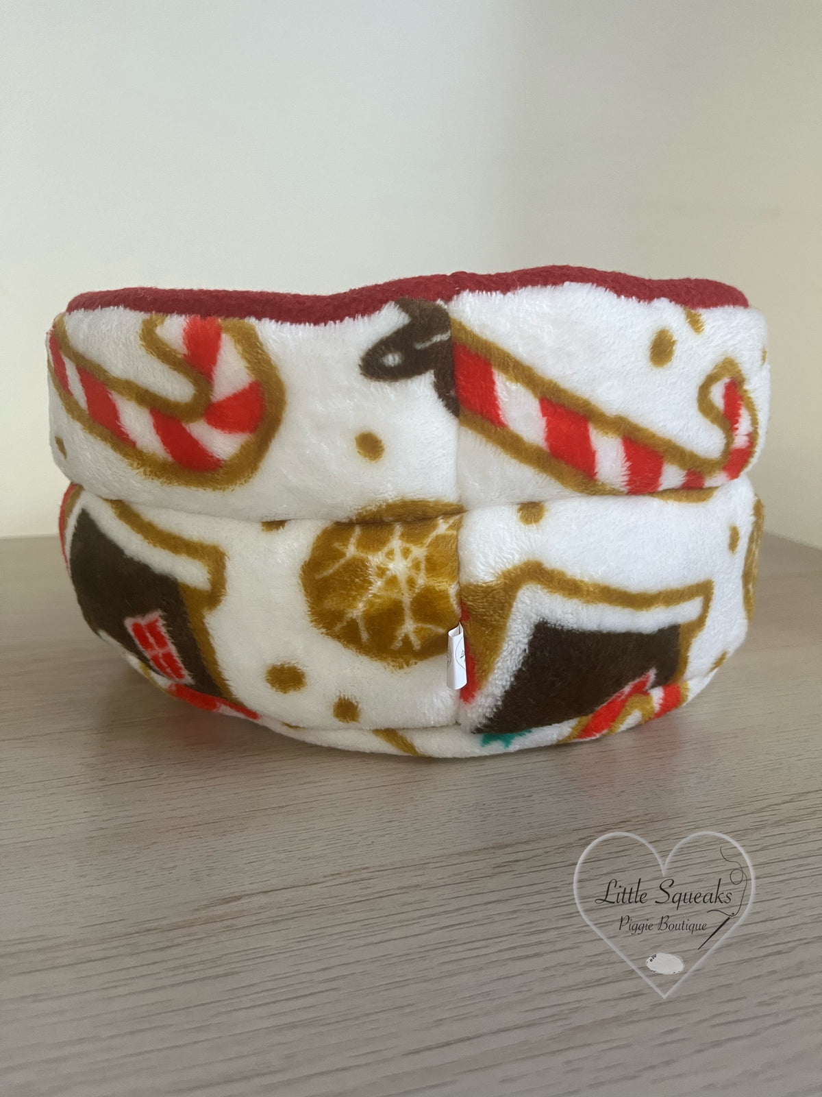 Christmas Cuddle Cup - Guinea Pig Bed/Hide (White Christmas)