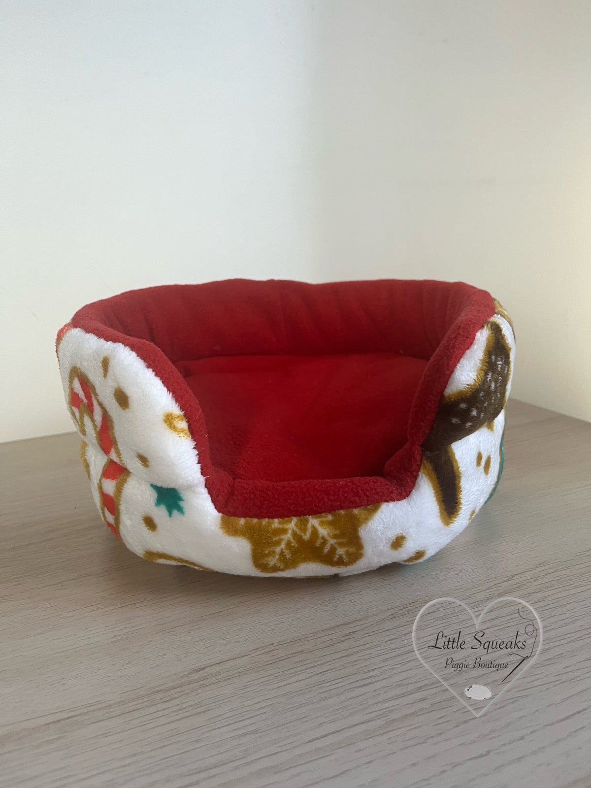 Christmas Cuddle Cup - Guinea Pig Bed/Hide (White Christmas)