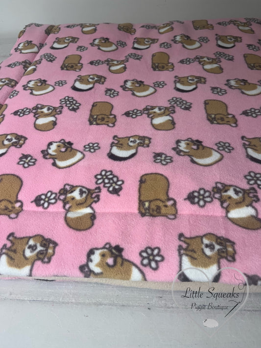Fleece Cage Liner for Guinea Pigs - Pink Guinea Pigs
