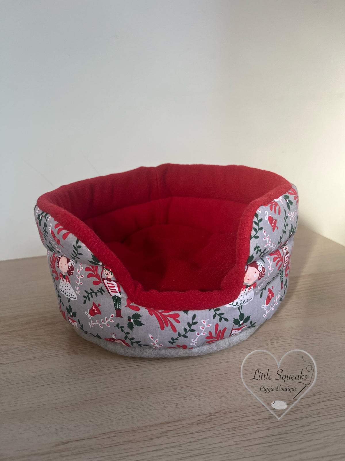 Christmas Cuddle Cup - Guinea Pig Bed/Hide (Nutcracker-Silver)