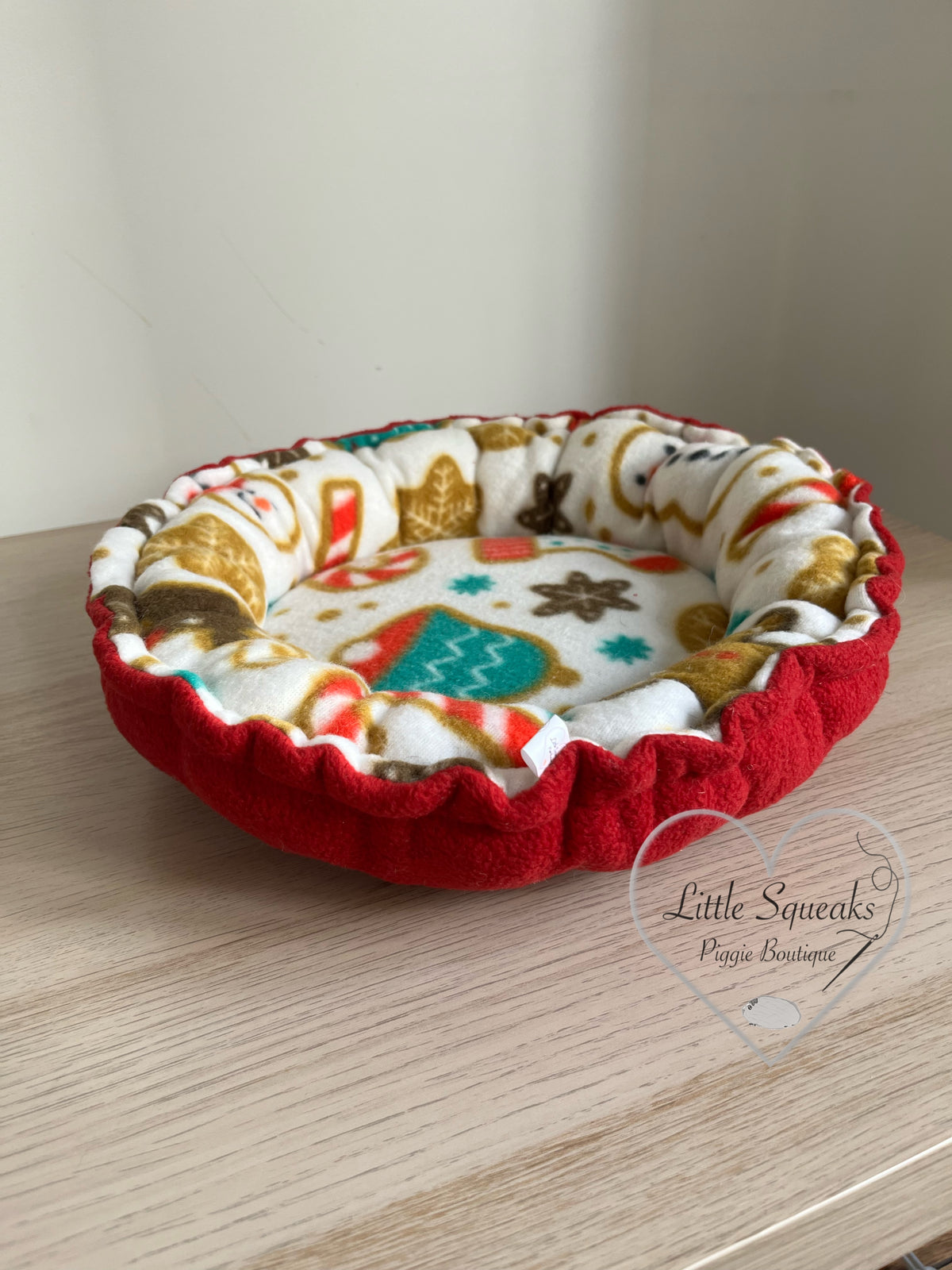 Christmas Donut Bed for Guinea Pigs (White Christmas)