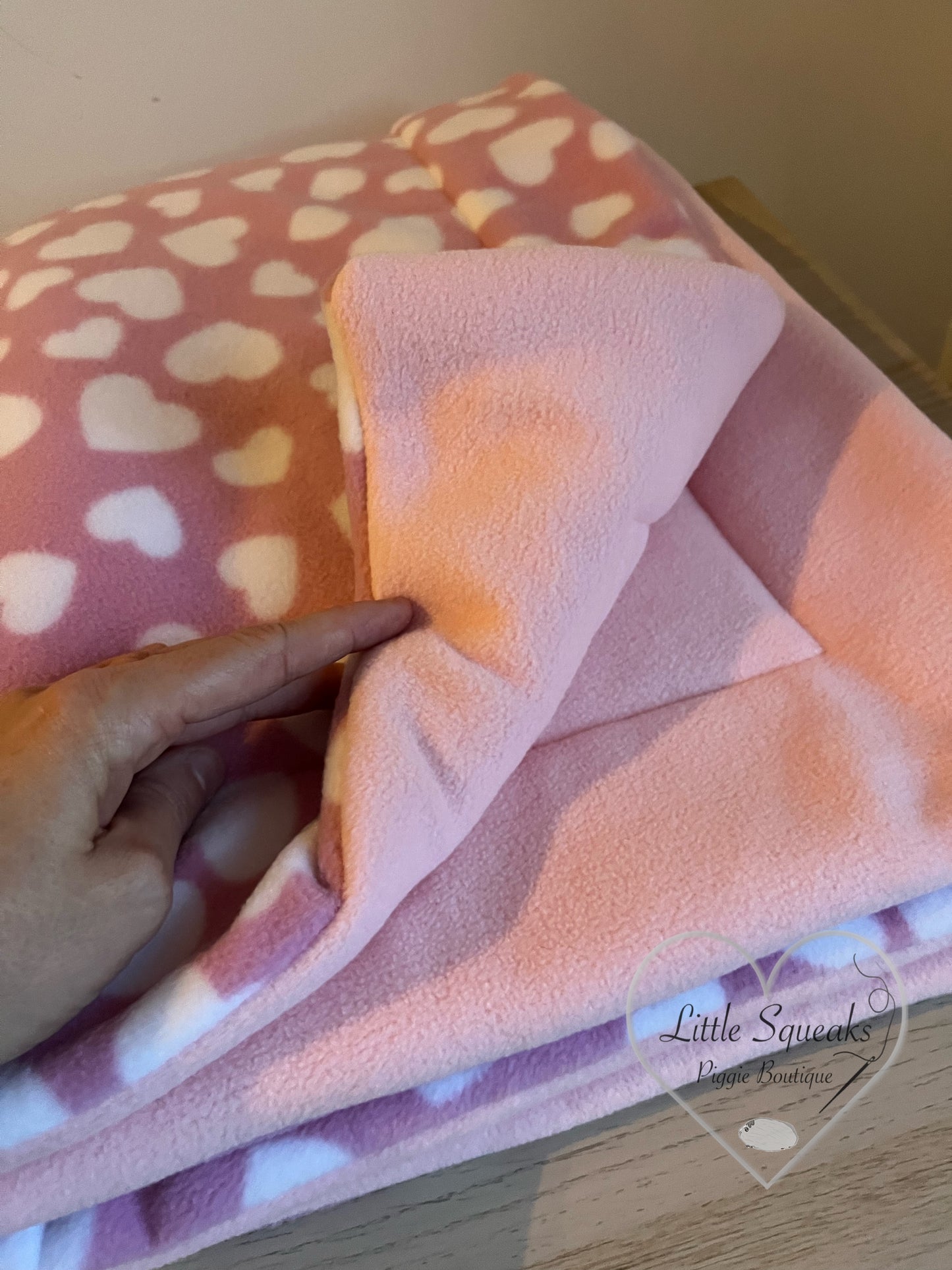 Fleece Cage Liner for Guinea Pigs - Pink Hearts