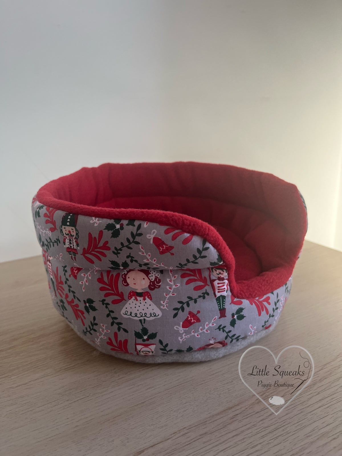 Christmas Cuddle Cup - Guinea Pig Bed/Hide (Nutcracker-Silver)