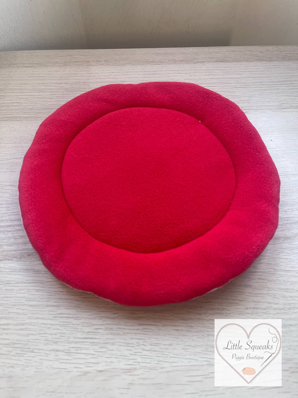 Circle Pee Pad - for Christmas Tree Guinea Pig Hidey (Blush pink/red)