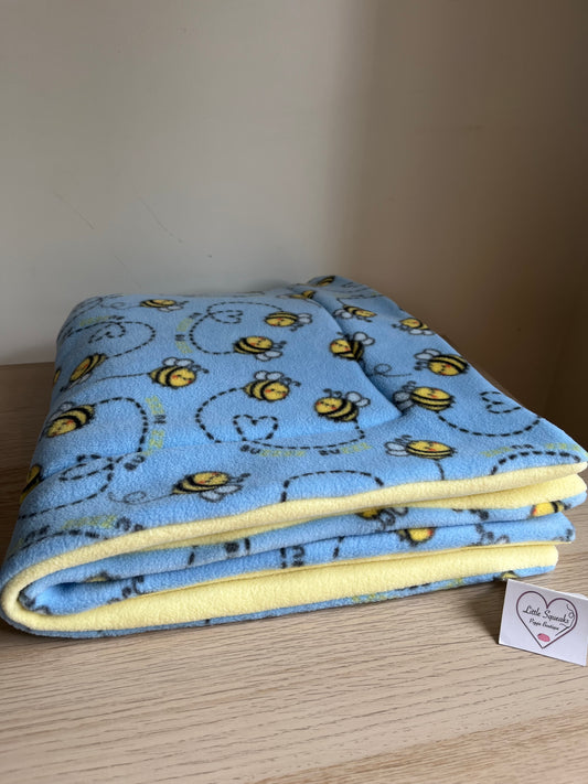 Fleece Cage Liner for Guinea Pigs - Busy Bumblebee
