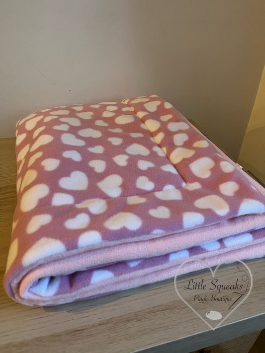 Fleece Cage Liner for Guinea Pigs - Pink Hearts