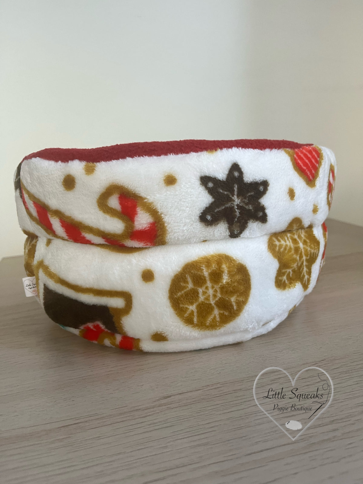 Christmas Cuddle Cup - Guinea Pig Bed/Hide (White Christmas)