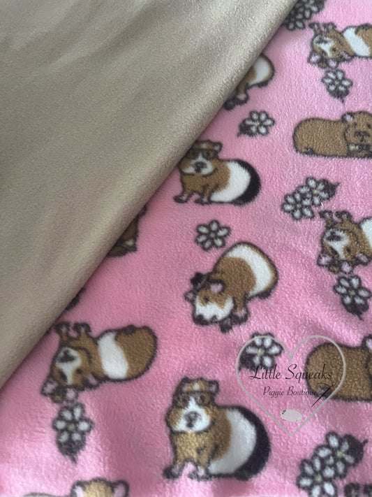 Fleece Cage Liner for Guinea Pigs - Pink Guinea Pigs