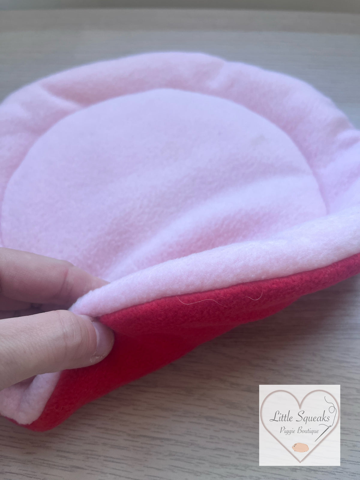 Circle Pee Pad - for Christmas Tree Guinea Pig Hidey (Blush pink/red)
