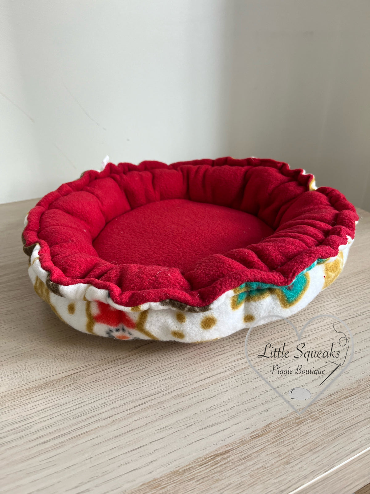 Christmas Donut Bed for Guinea Pigs (White Christmas)