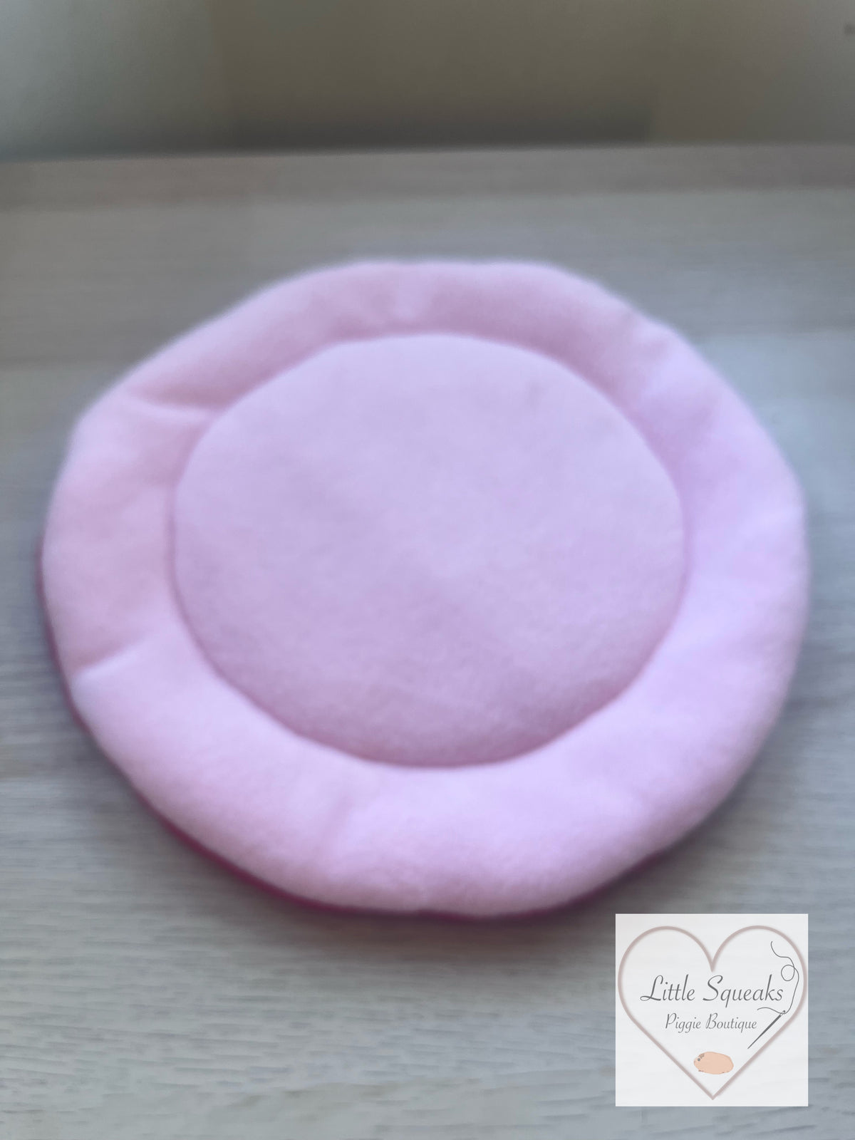 Circle Pee Pad - for Christmas Tree Guinea Pig Hidey (Blush pink/red)