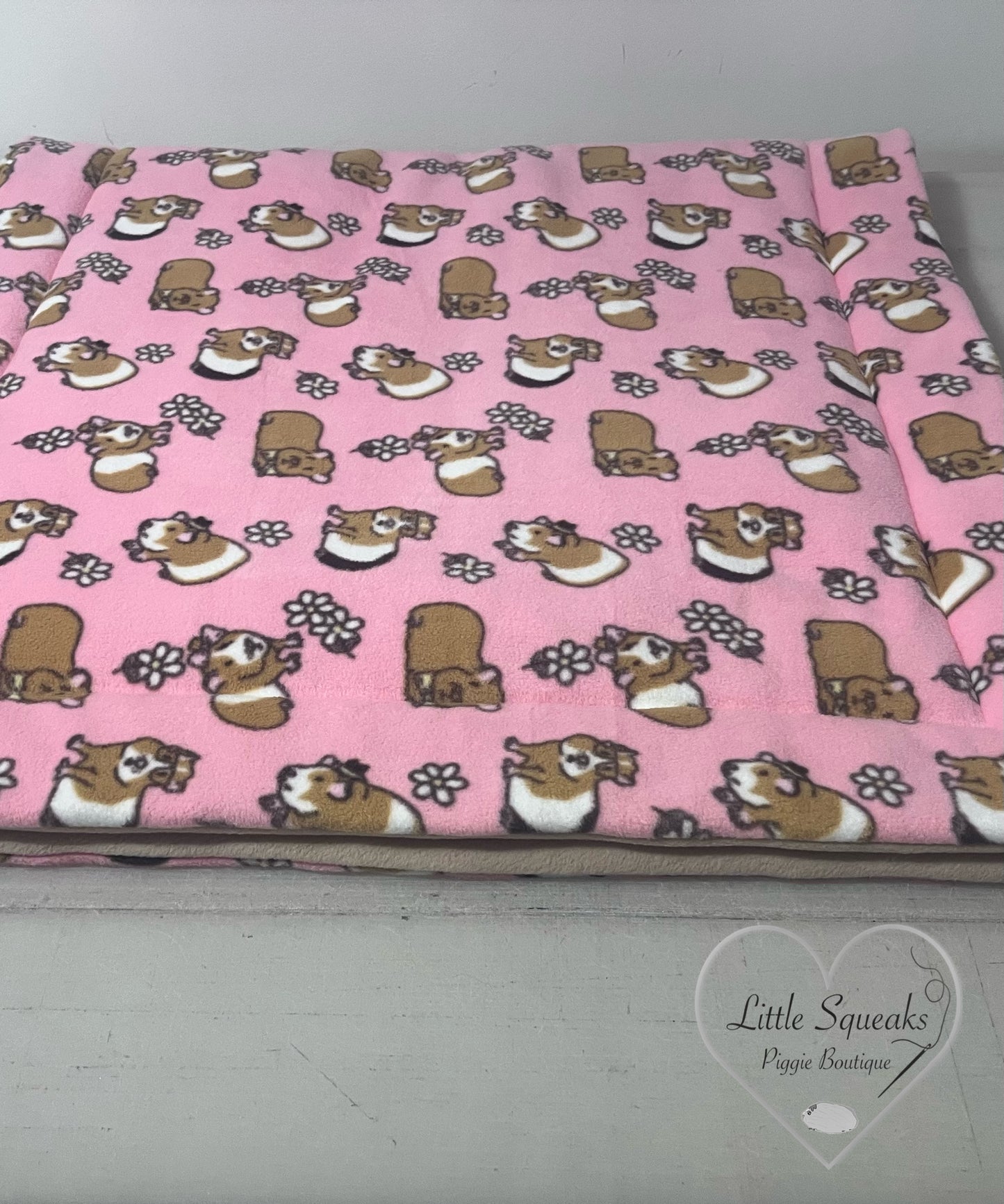 Fleece Cage Liner for Guinea Pigs - Pink Guinea Pigs