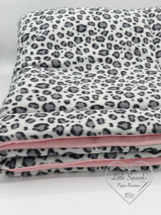 Fleece Cage Liner for Guinea Pigs - Snow Leopard