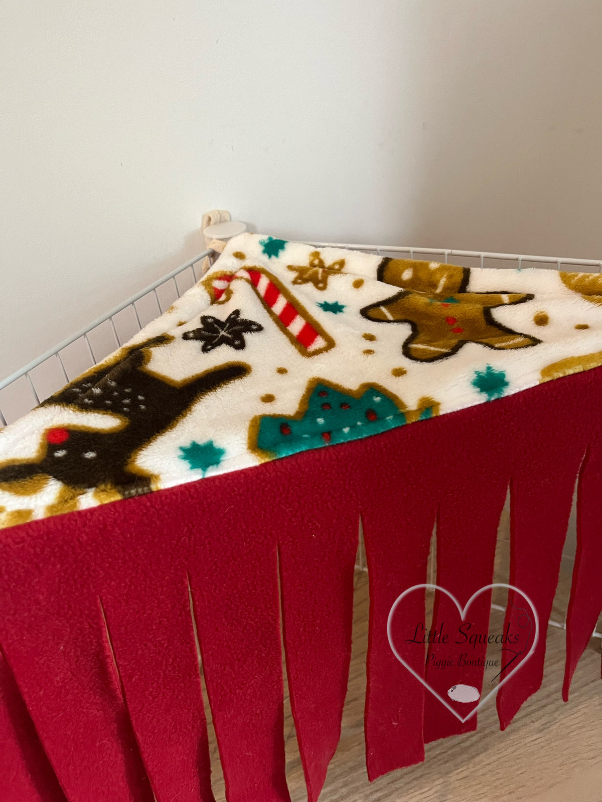 Christmas Corner Forest Fleece - Guinea Pig Hide/Hideout (White Christmas)