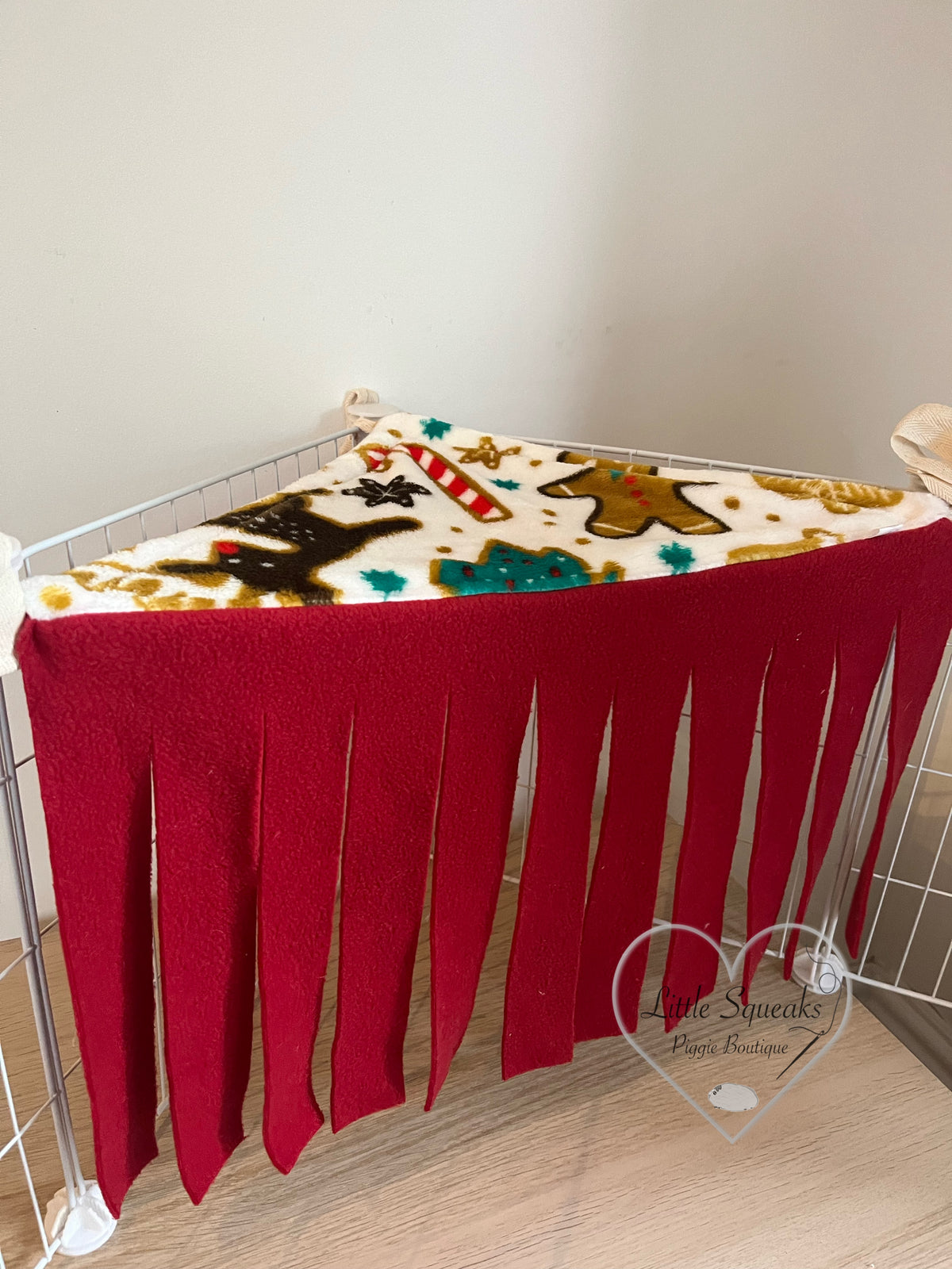 Christmas Corner Forest Fleece - Guinea Pig Hide/Hideout (White Christmas)